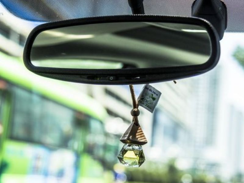 Tinh dầu nước hoa ô tô hay còn được gọi là tinh dầu treo xe ô tô