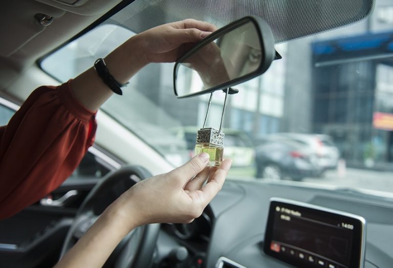 Tinh dầu bạc hà treo xe